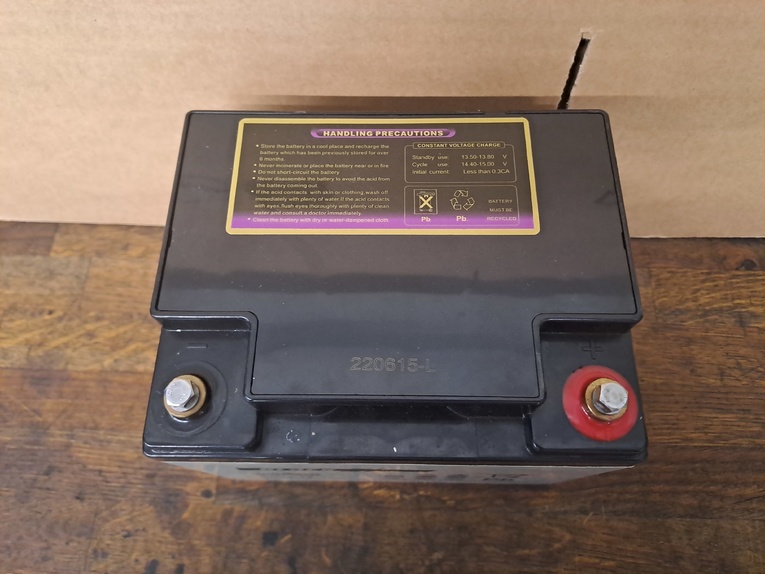 Baterija za viličar 12V 45Ah – iz vrha