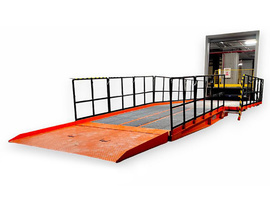 Nakladalna rampa Low Dock ima nosilnost med 6 in 25 ton ter je odlična rešitev za skladišča, distribucijske centre in proizvodne obrate.