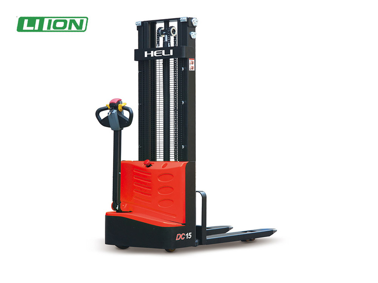 Enostaven in praktičen električni paletni viličar z dvigom Heli CDD15J.