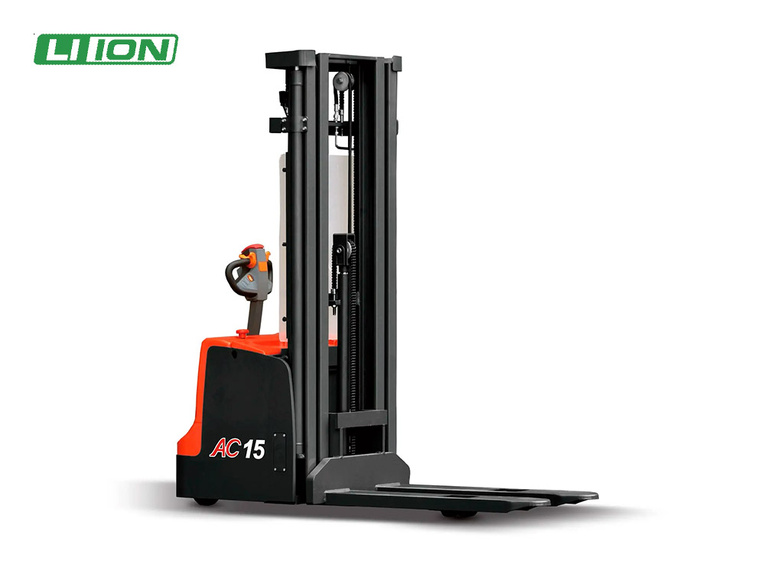 Električni paletni viličar Heli CDD15J-ZSM z dvigom je zasnovan za večje logistične obrate.