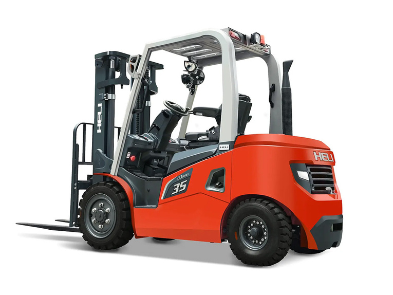 Prenovljeni dizelski viličar z Euro 5 Kubota motorjem