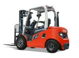 Prenovljeni dizelski viličar z Euro 5 Kubota motorjem