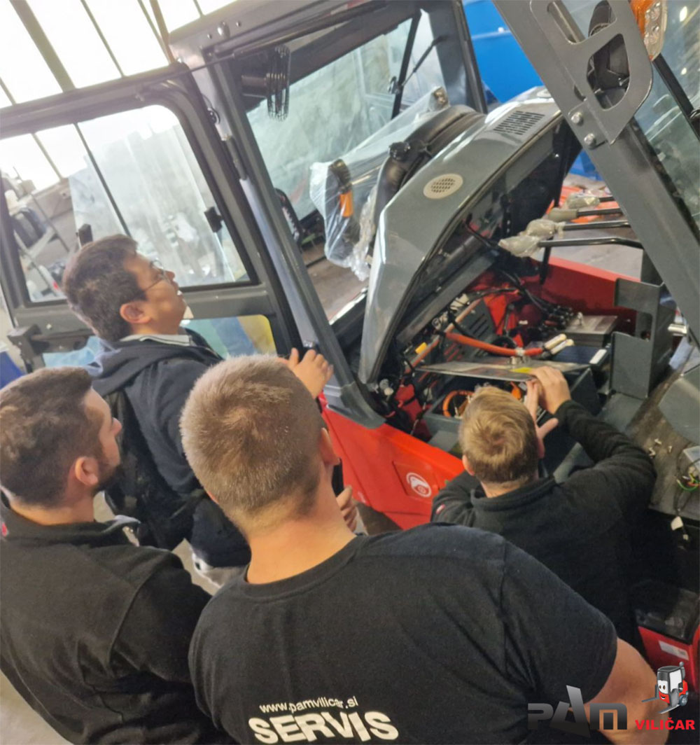 IZOBRAŽEVANJE SERVISERJEV