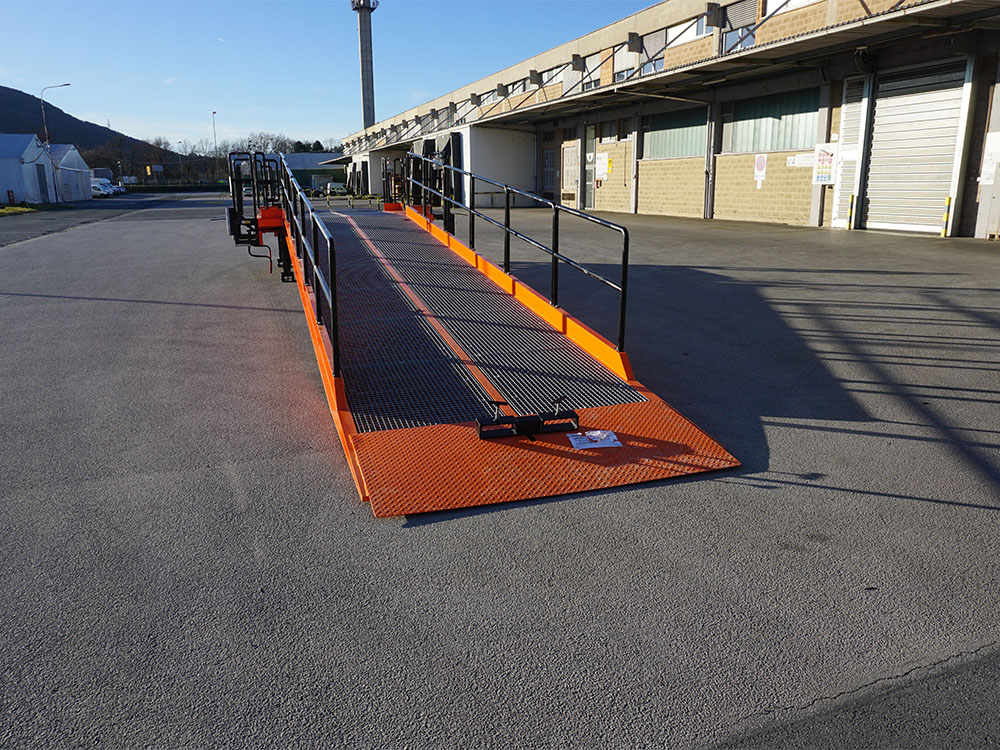 Transportna pritrdila so odstranljiva iz rampe