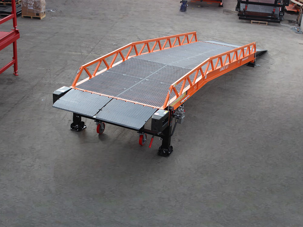 Varovalna ograja je standardna oprema vsake nakladalne rampe