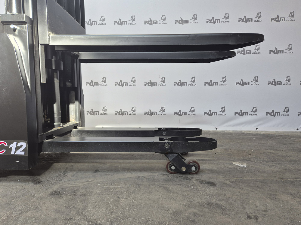 Vilicar CDD12r-s prikaz z inicialnim dvigom